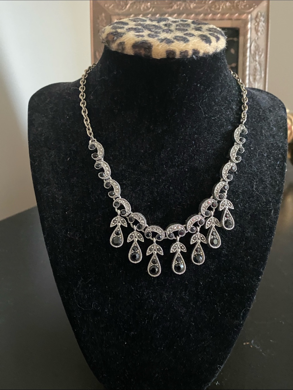Vintage-Inspired Silver Teardrop Statement Necklace - Black Accents